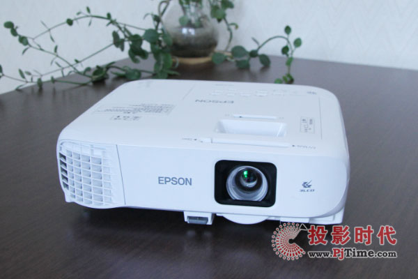 �����������̽�ͶӰ�CCB-2142W